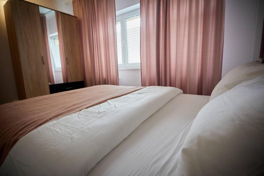 Queen Apartment Athenee Bukarest Exterior foto